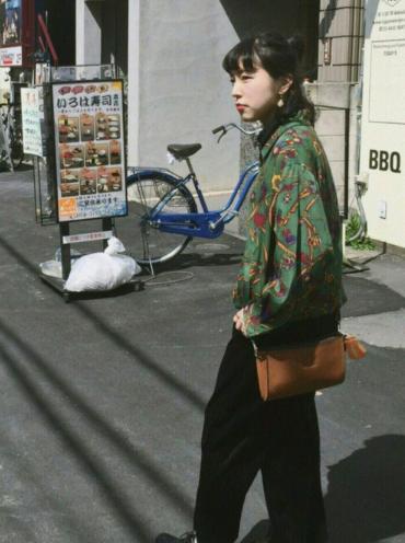 日本買古着又平又特別！日本女生示範 古着4個穿搭法，馬上穿出個性！